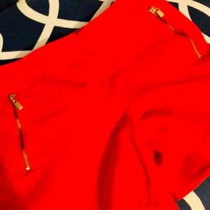 Laundry by Shelli Segal red shorts! 💋❤️❣️